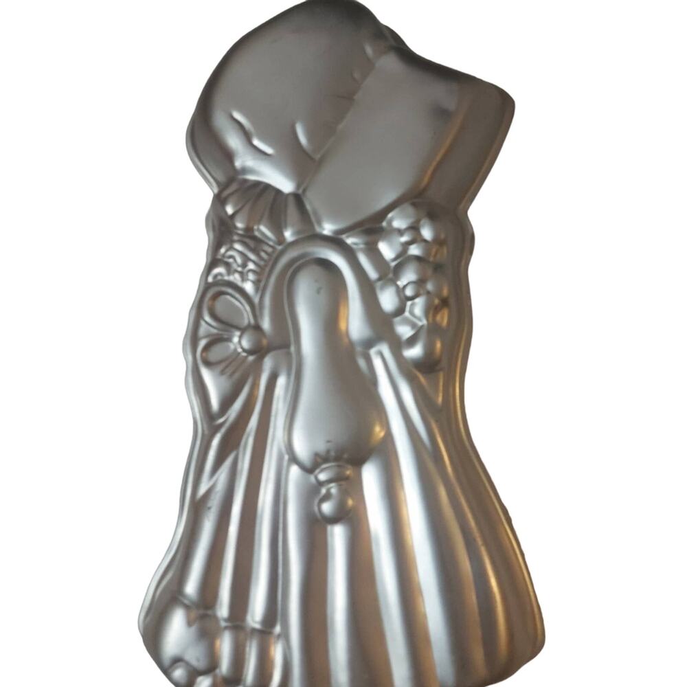 Holly Hobbie Vintage Aluminum 1975 Cake Pan Jello Mold Kitchenware Quilting Home